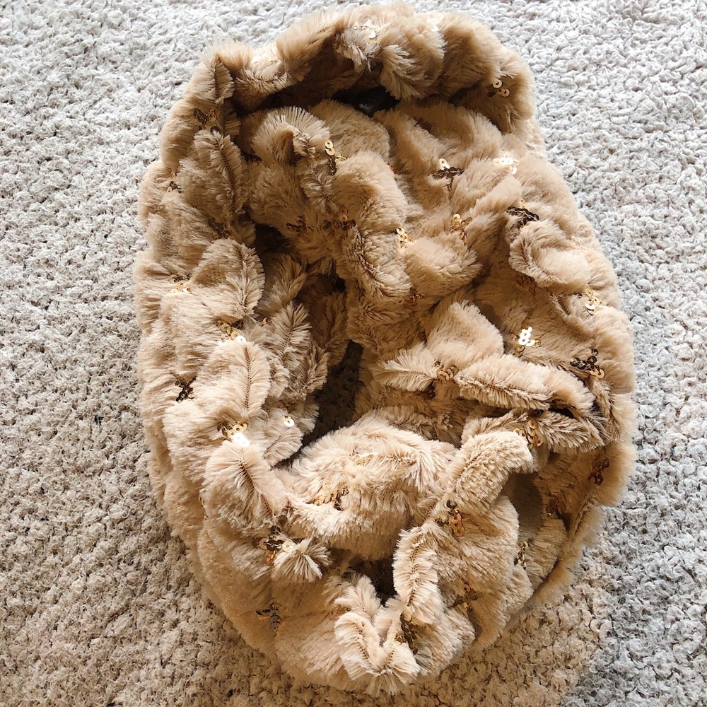 Womens plush scarf